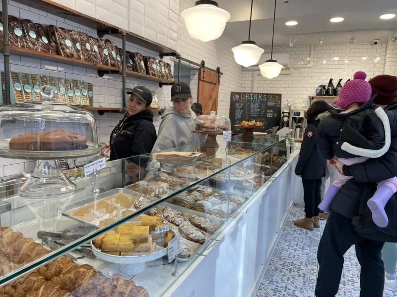 michaeli-bakery-inside